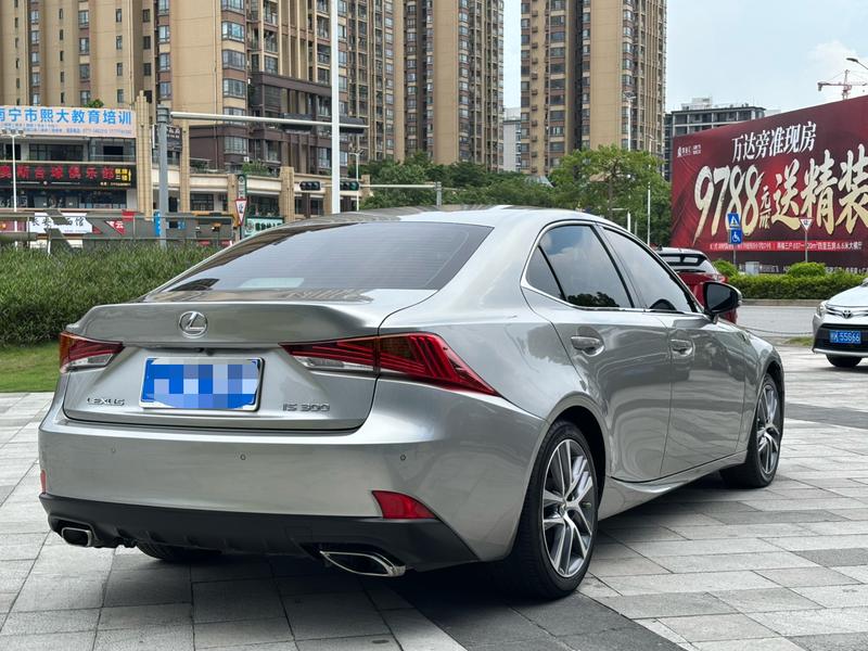 Lexus IS - фото 4