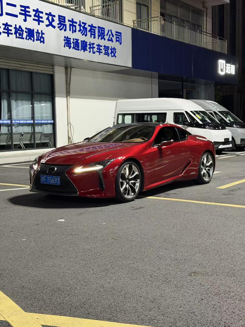 Lexus LC - фото 0