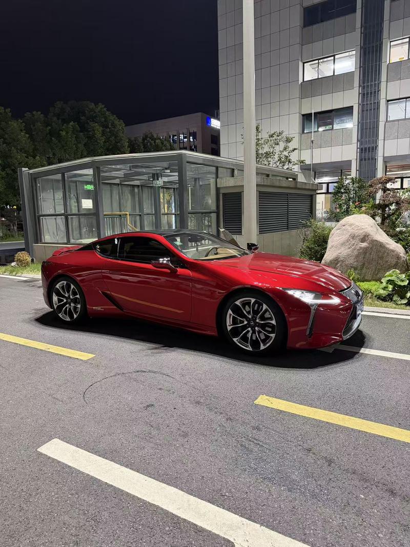 Lexus LC - фото 1