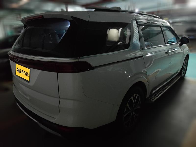 Kia Carnival - фото 1