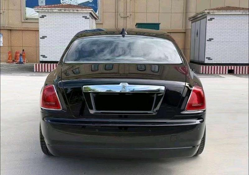 Rolls-Royce Ghost - фото 3