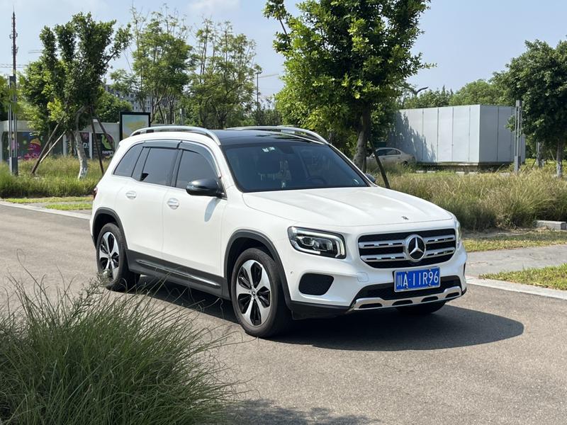 Mercedes-Benz GLB - фото 1