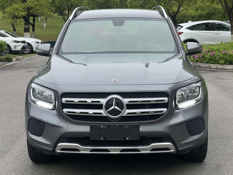 Mercedes-Benz GLB - фото 1