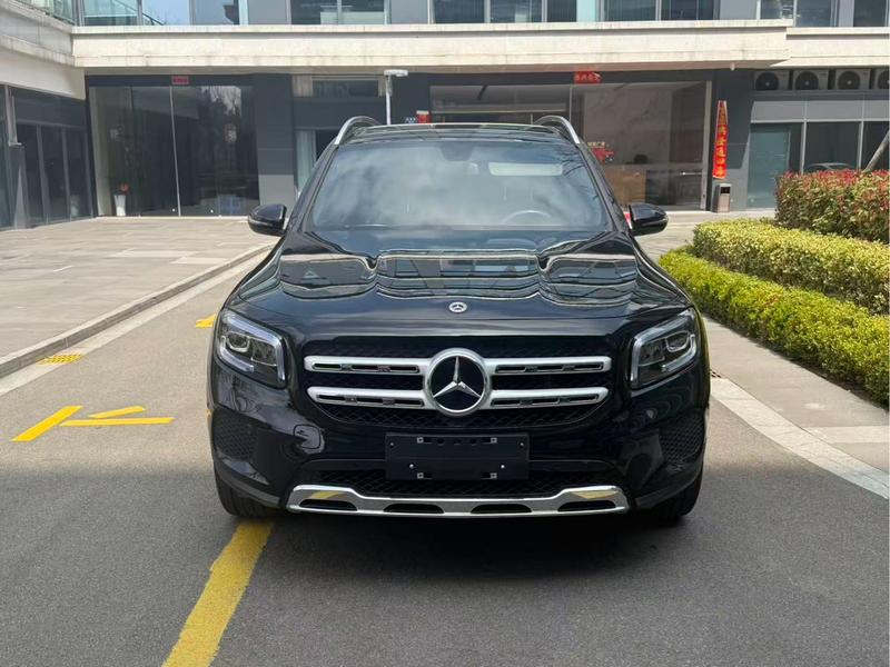 Mercedes-Benz GLB - фото 1