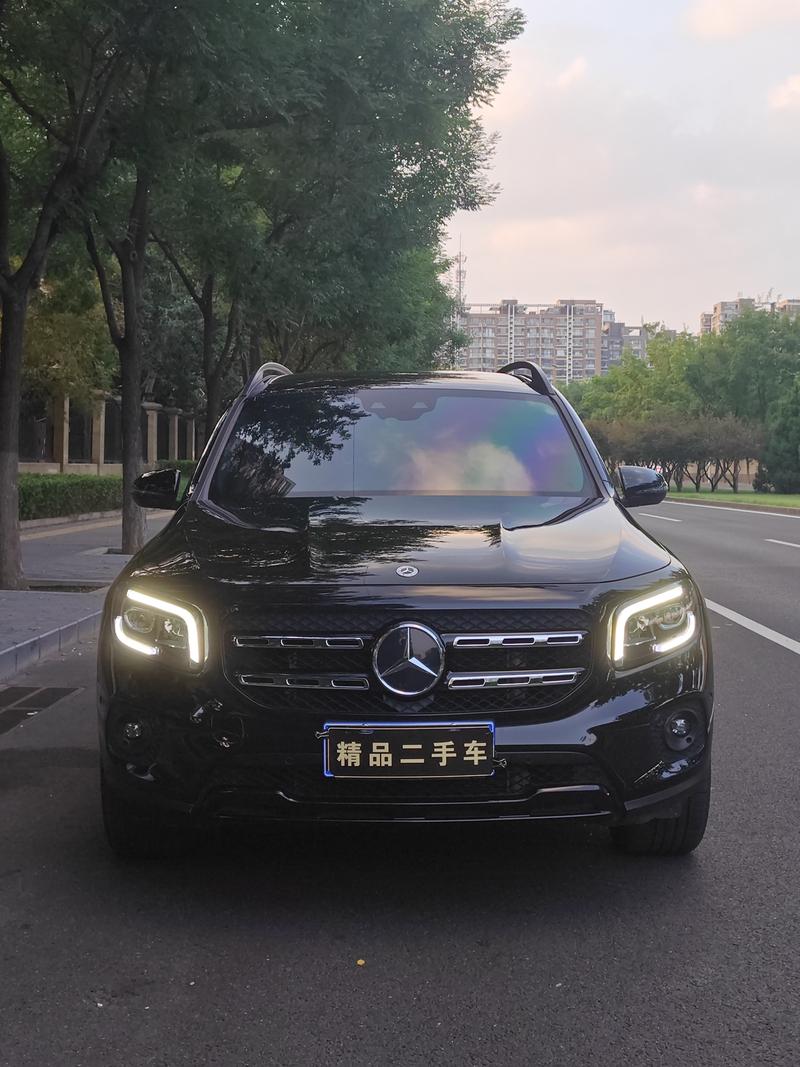Mercedes-Benz GLB - фото 1