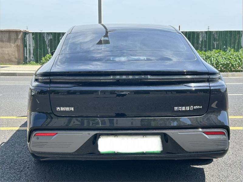 Geely Galaxy 8 PHEV - фото 3