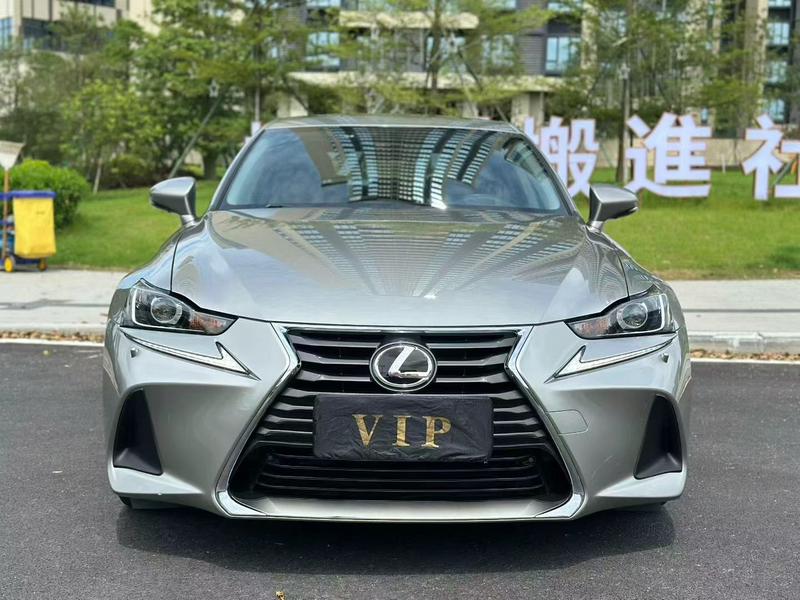 Lexus IS - фото 1