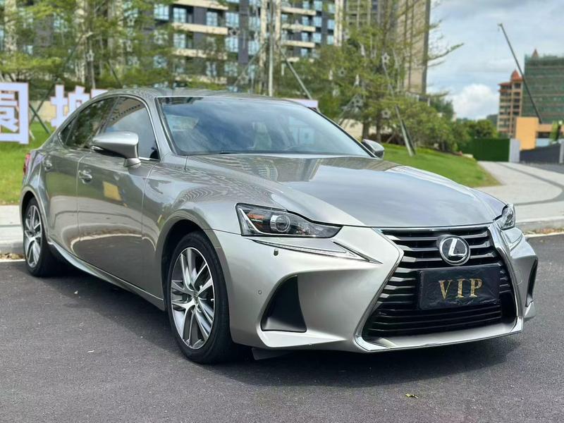 Lexus IS - фото 2