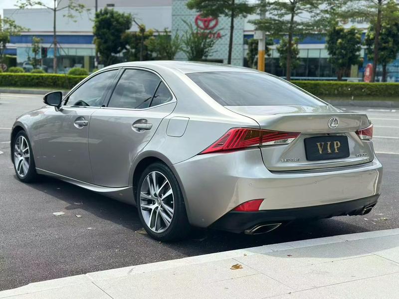 Lexus IS - фото 3