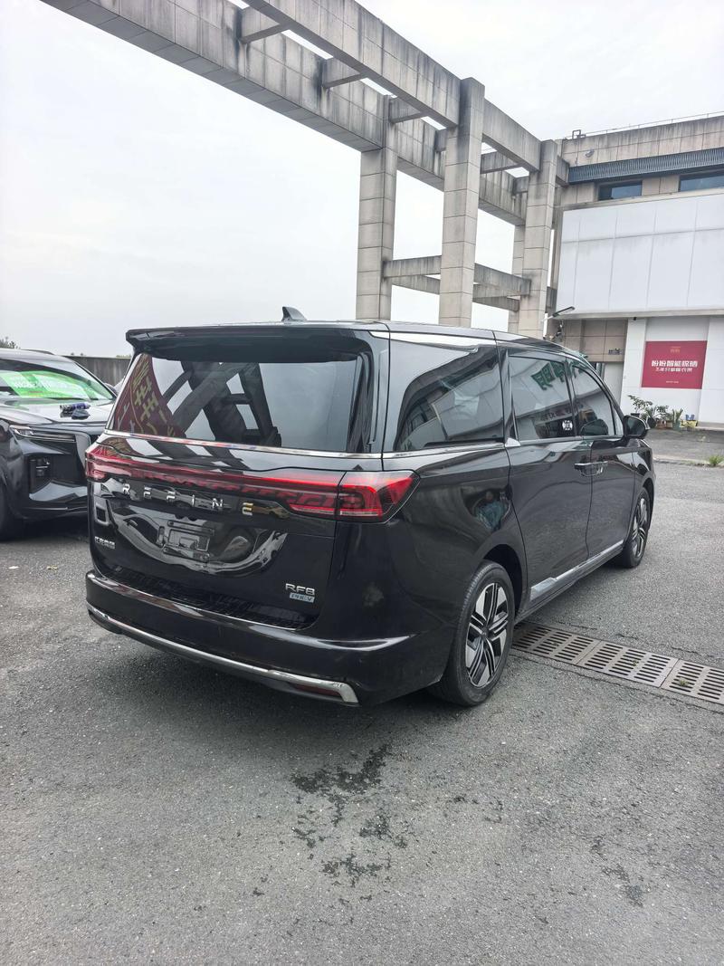 JAC Refine RF8 PHEV - фото 3