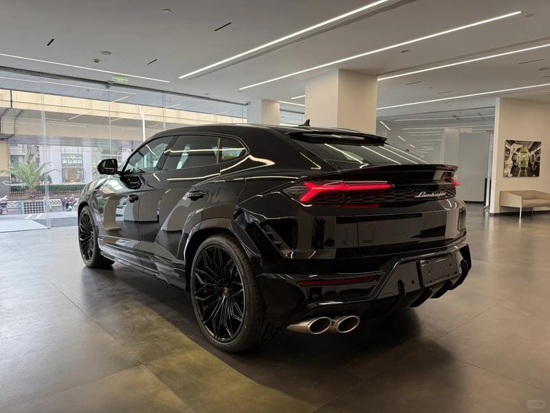 Lamborghini Urus SE - фото 3