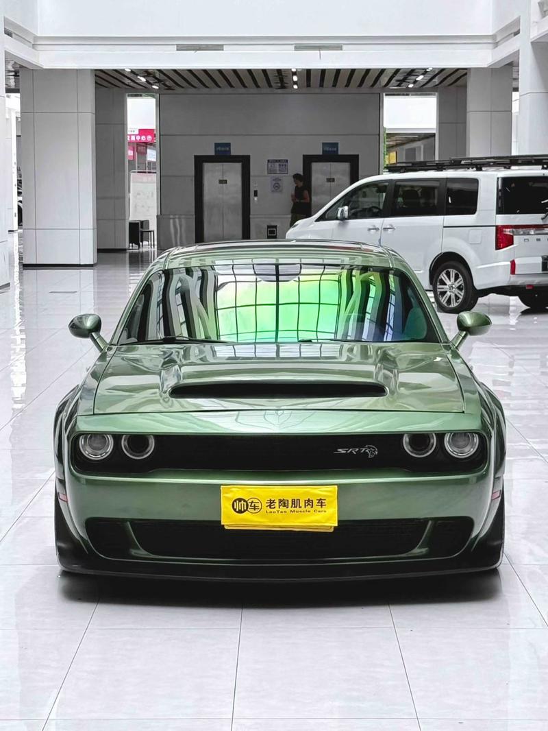 Dodge Challenger - фото 1
