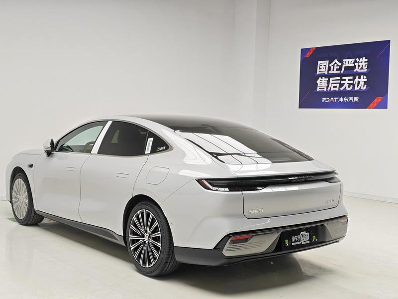 Geely Galaxy 8 PHEV - фото 4