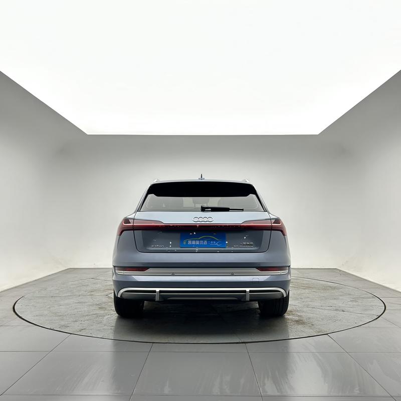 Audi e-tron - фото 4