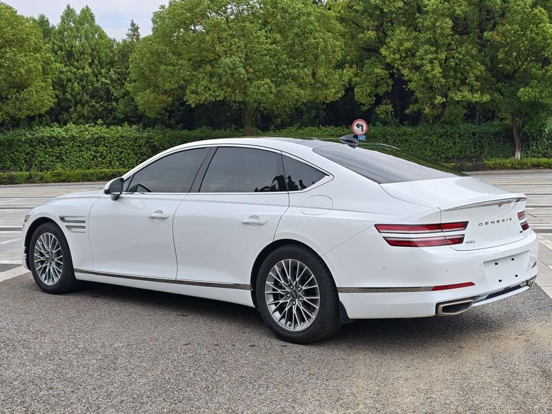 Genesis G80 - фото 2