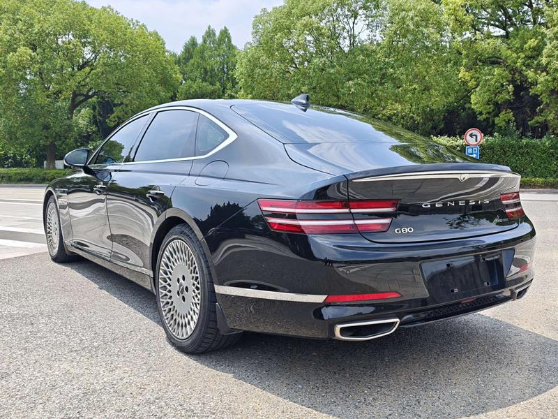 Genesis G80 - фото 1