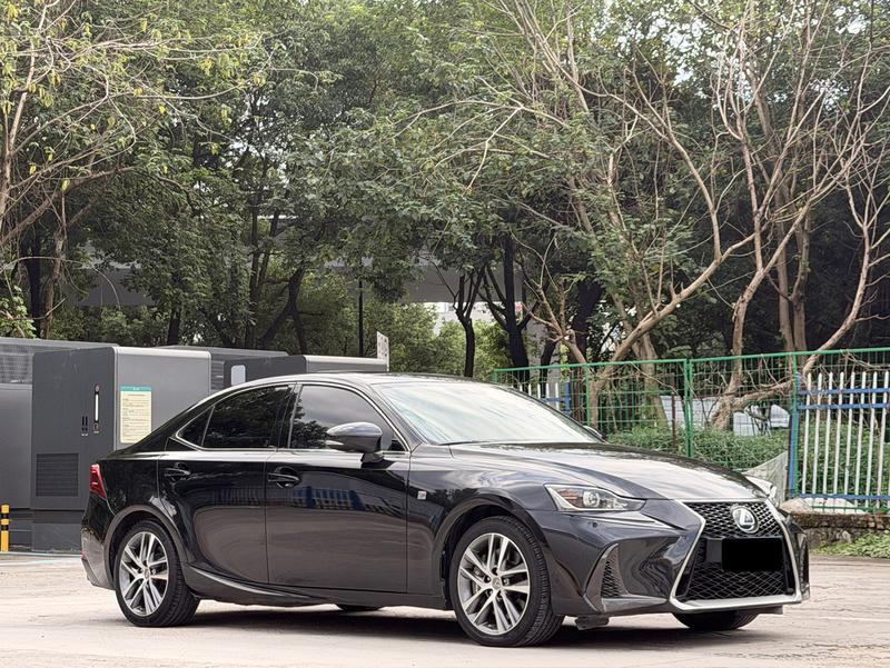 Lexus IS - фото 2