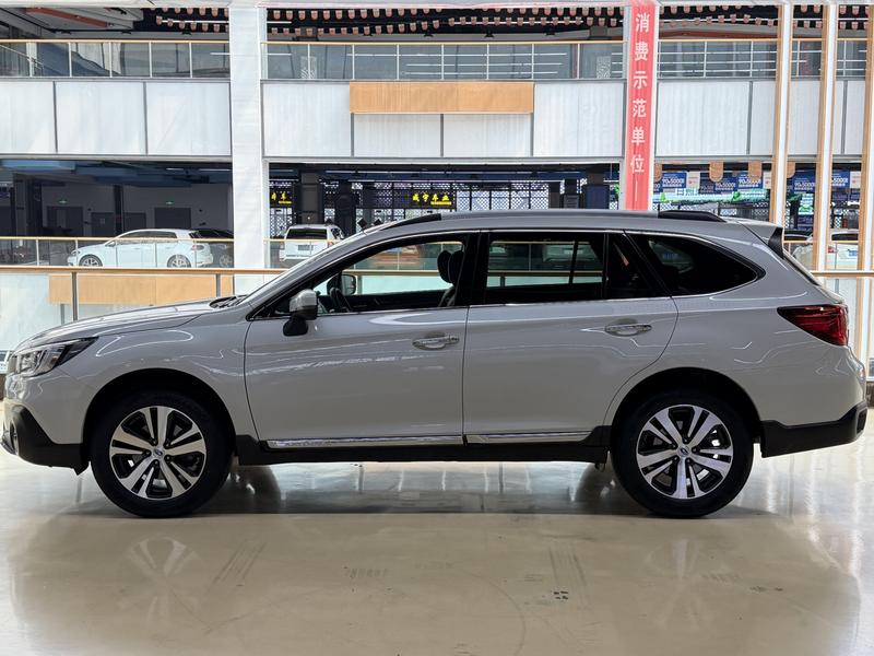Subaru Outback - фото 3