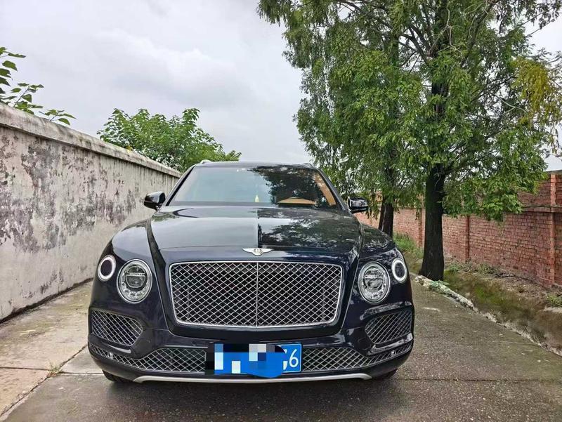 Bentley Bentayga - фото 1