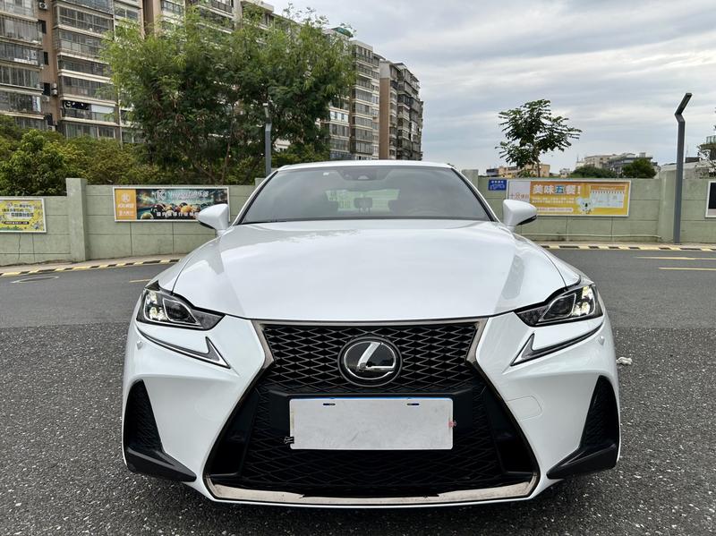 Lexus IS - фото 1