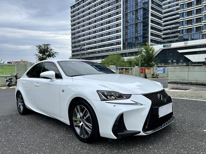 Lexus IS - фото 2