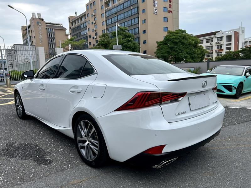 Lexus IS - фото 3