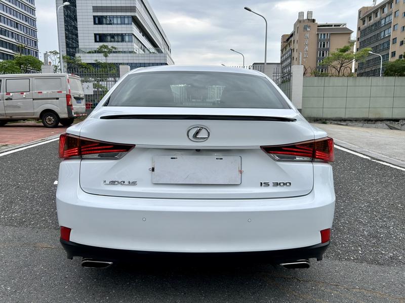 Lexus IS - фото 4