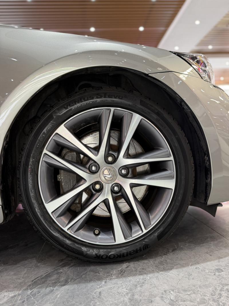 Lexus IS - фото 3