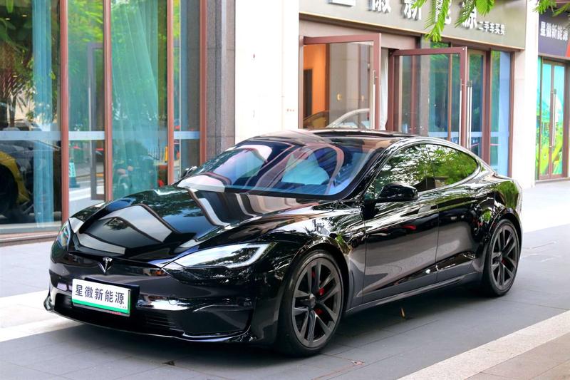 Tesla Model S - фото 0