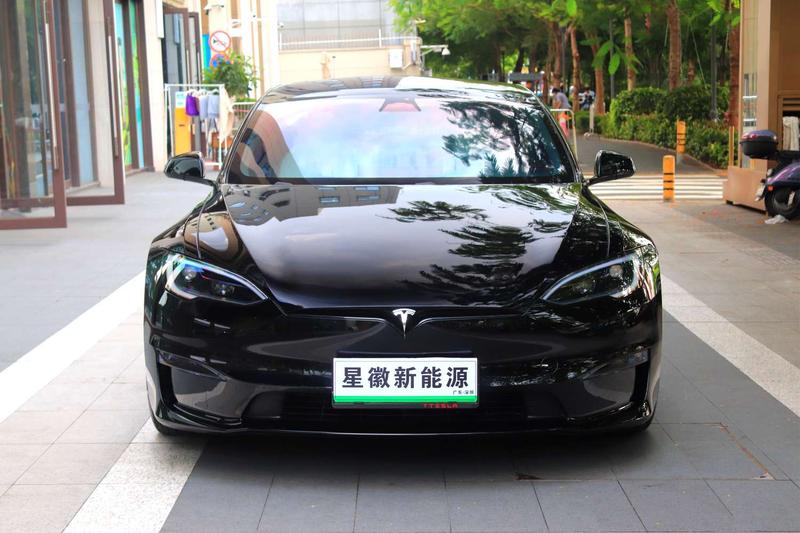 Tesla Model S - фото 1