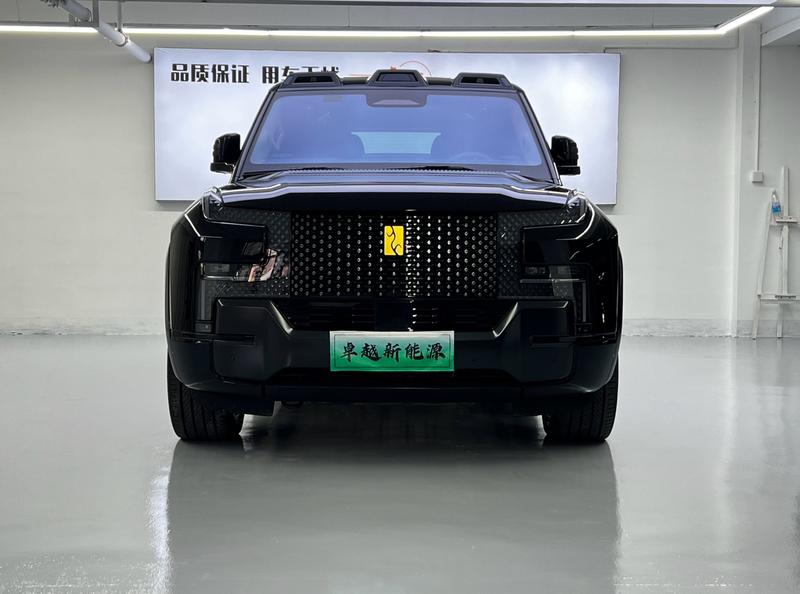 Yangwang U8L - фото 1