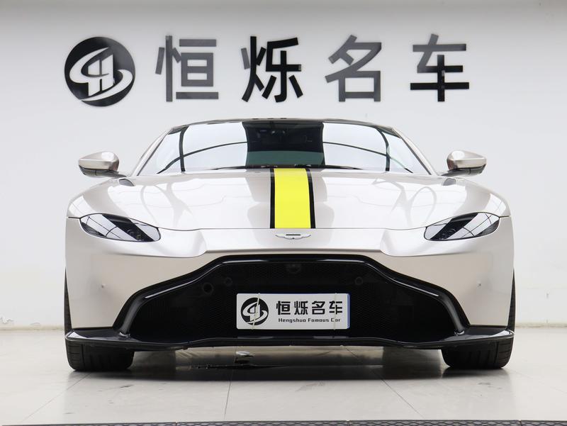 Aston Martin Vantage - фото 1