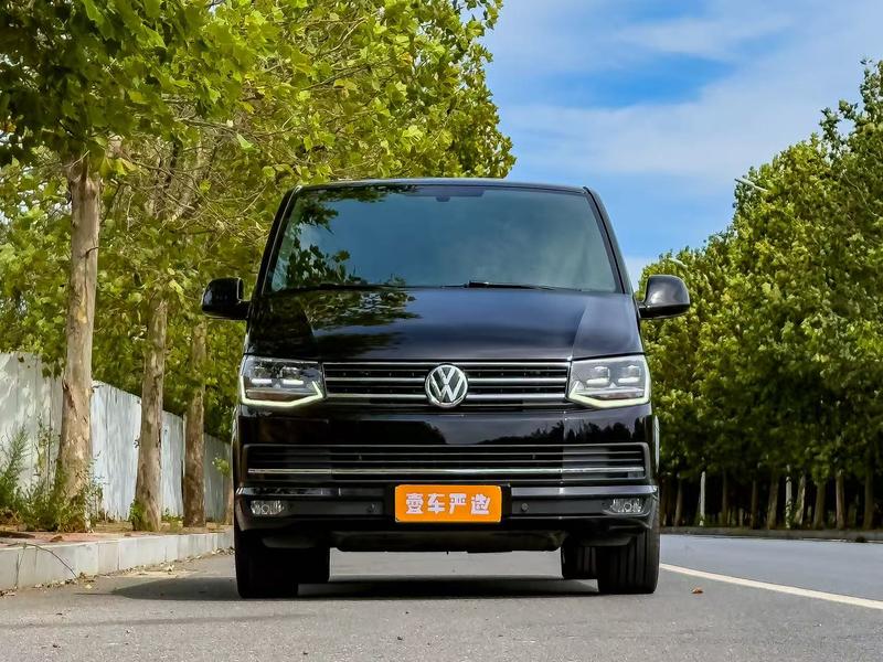 Volkswagen Multivan - фото 1