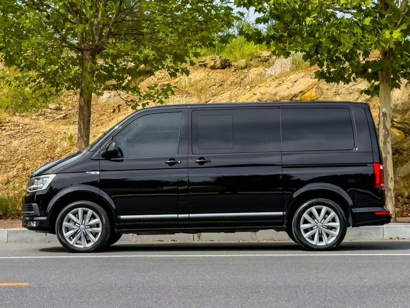 Volkswagen Multivan - фото 2