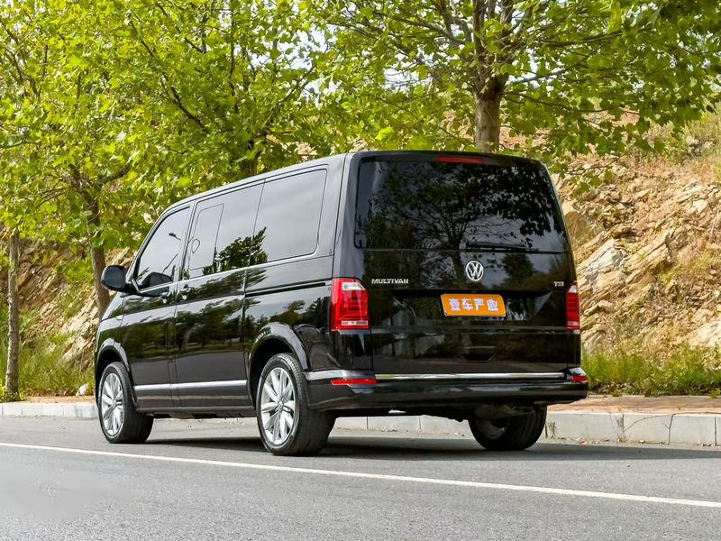 Volkswagen Multivan - фото 3