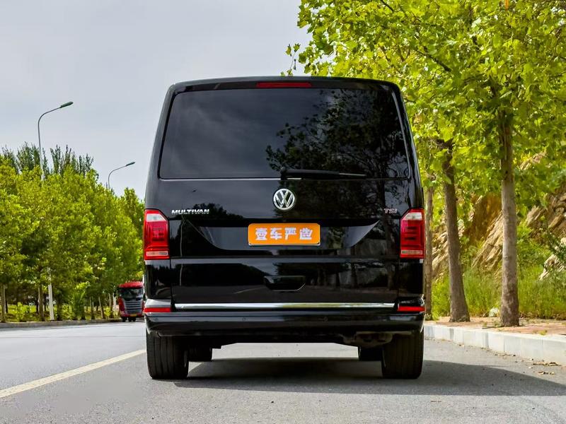 Volkswagen Multivan - фото 4
