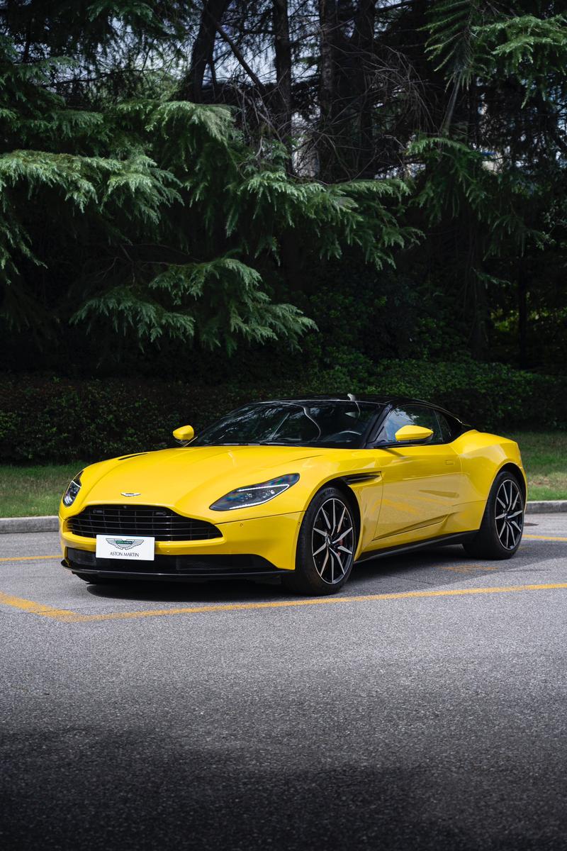 Aston Martin DB11 - фото 0