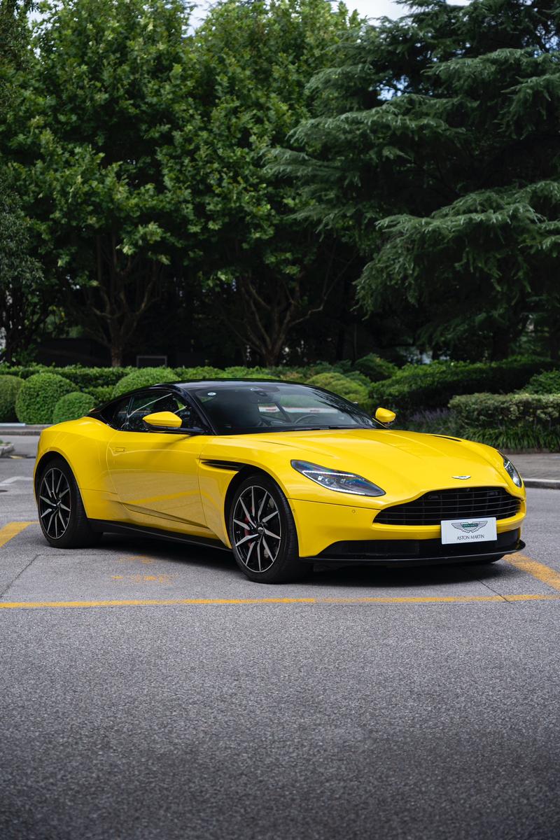 Aston Martin DB11 - фото 2