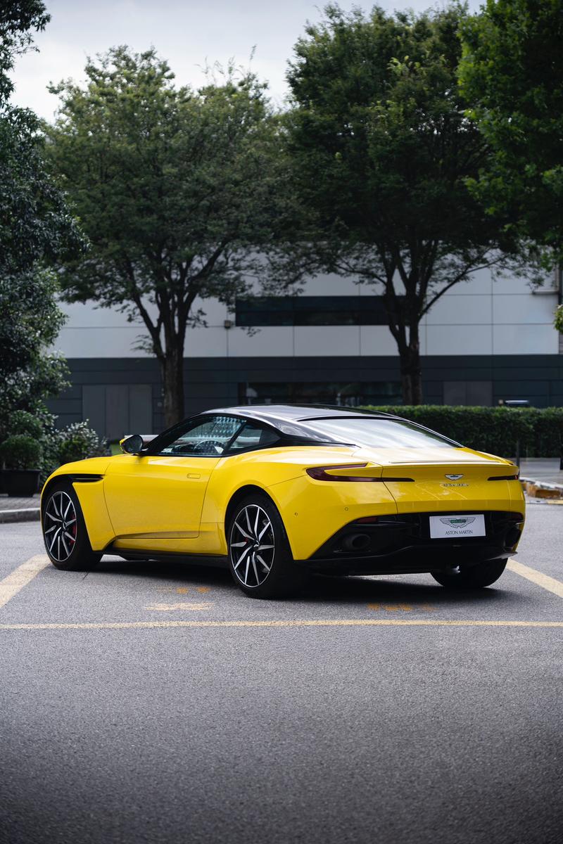 Aston Martin DB11 - фото 4