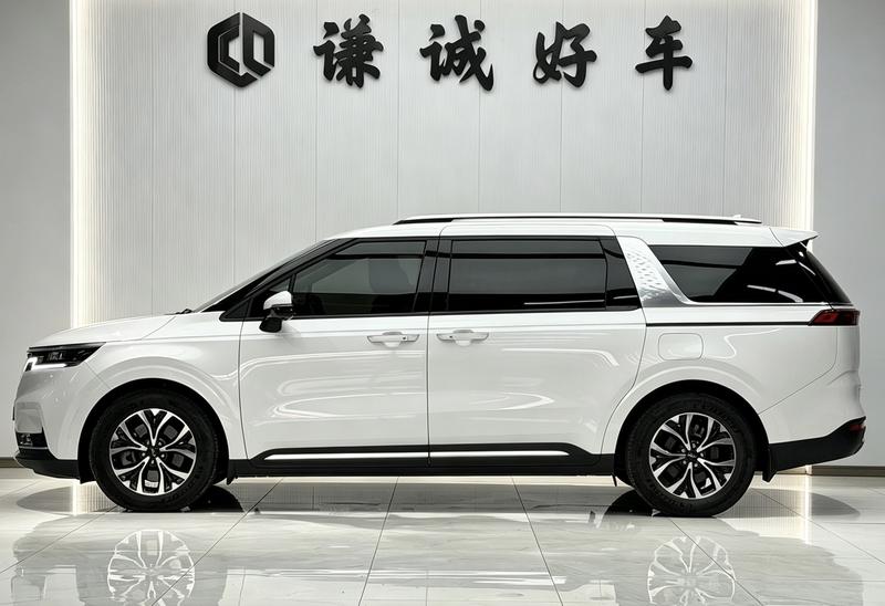 Kia Carnival - фото 2