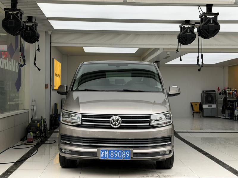 Volkswagen Multivan - фото 1
