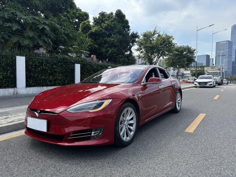 Tesla Model S - фото 0