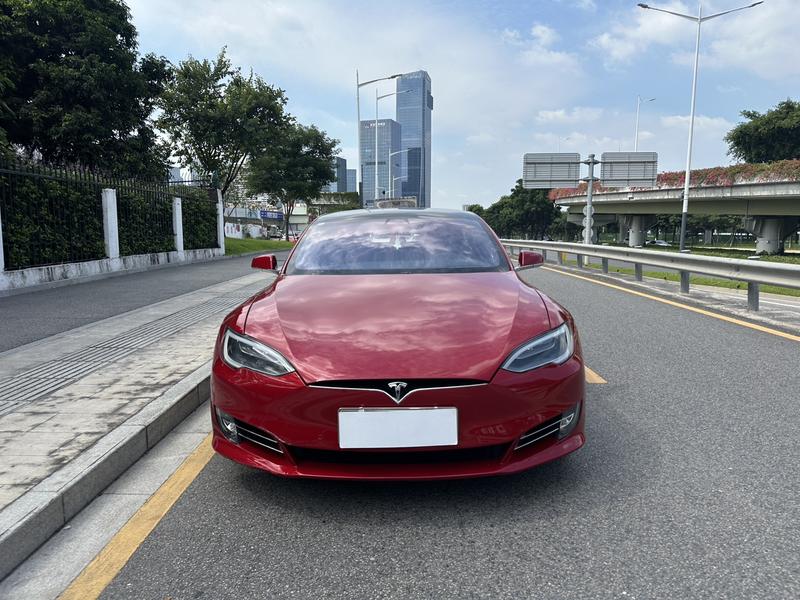 Tesla Model S - фото 1