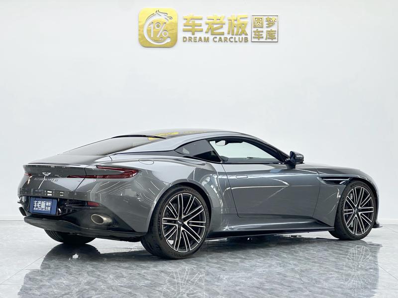 Aston Martin DB12 - фото 4