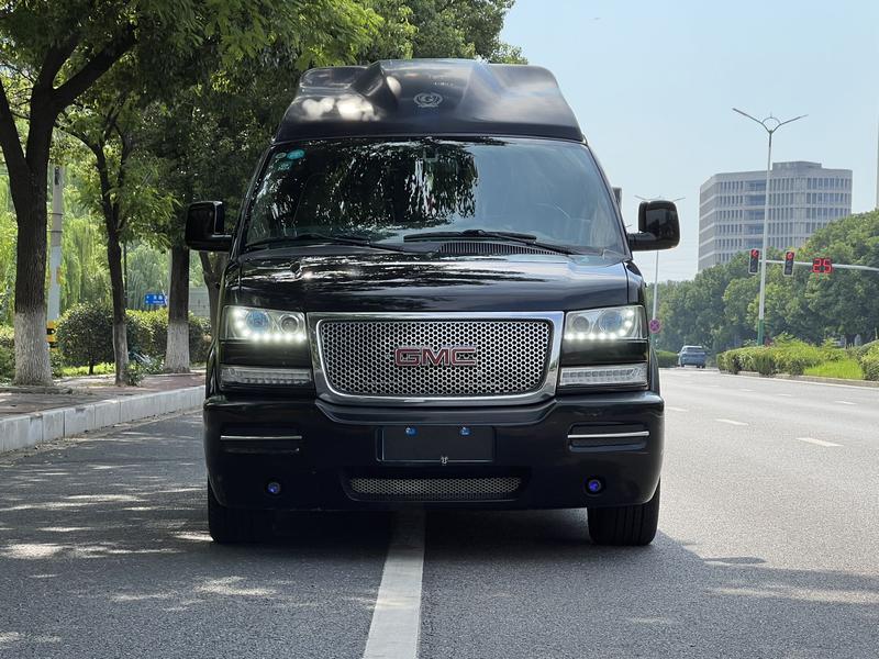 GMC Savana - фото 1