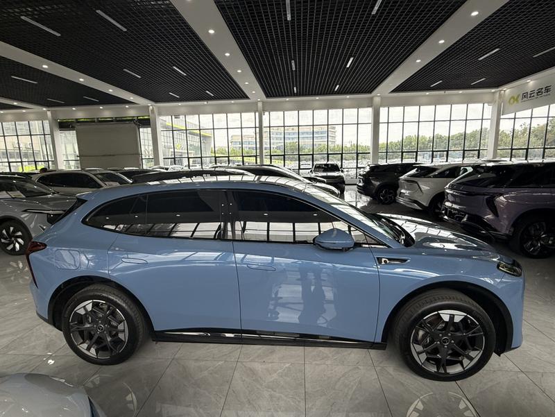 Hongqi 06 - фото 4