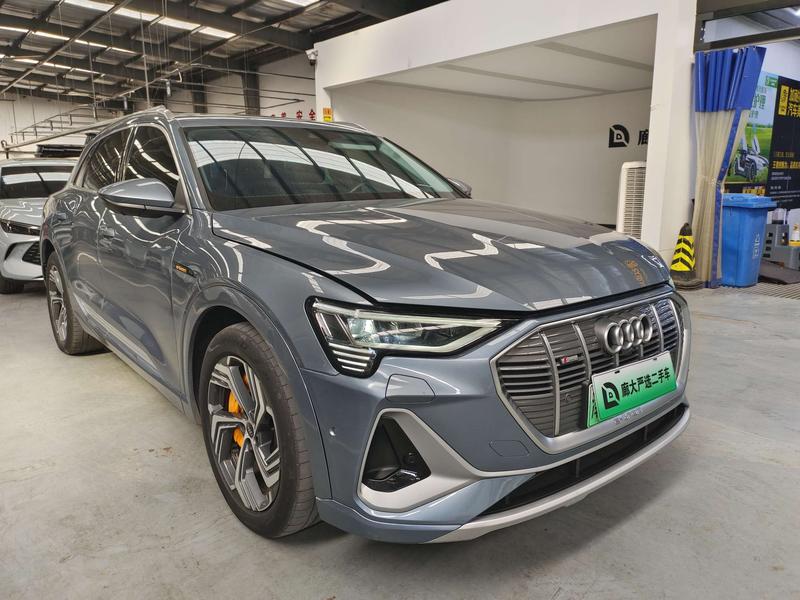 Audi e-tron - фото 2