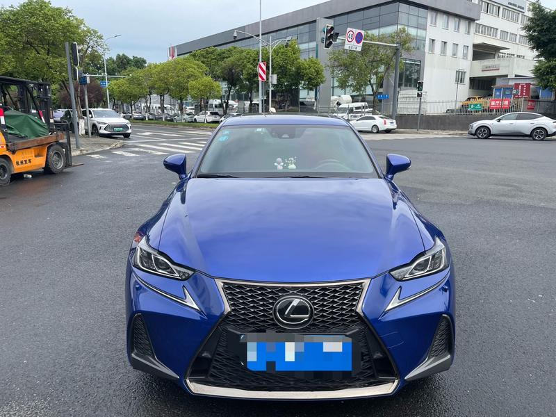 Lexus IS - фото 1
