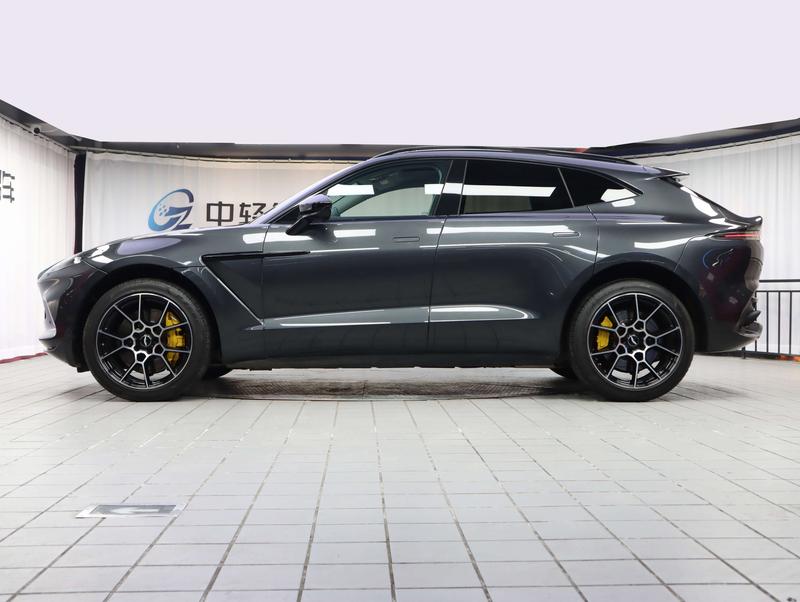 Aston Martin DBX - фото 2