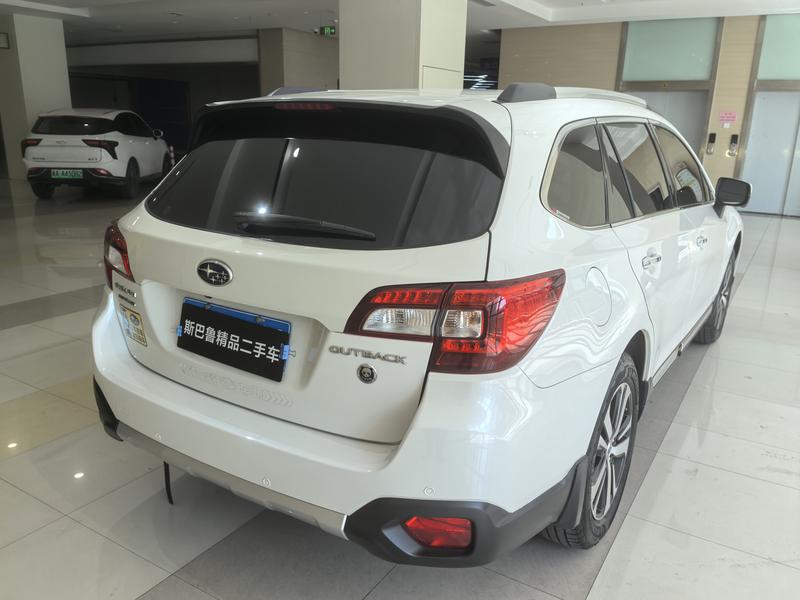 Subaru Outback - фото 3